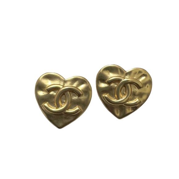 Chanel CC Heart Earrings in Brushed Light Gold Finish Fall/Winter 2022 (CCXX020) - Picture 3 of 6